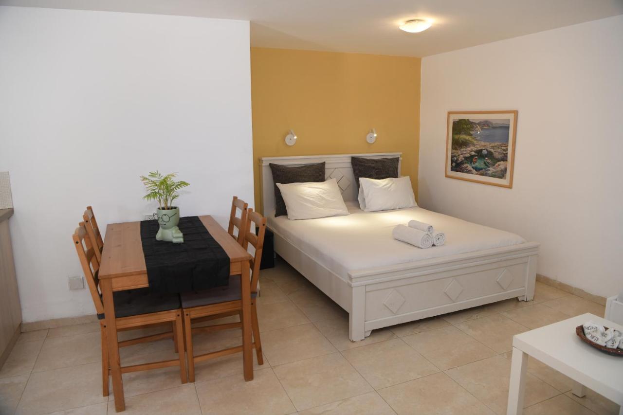 Switzerland In The Arbel Guest House ภายนอก รูปภาพ