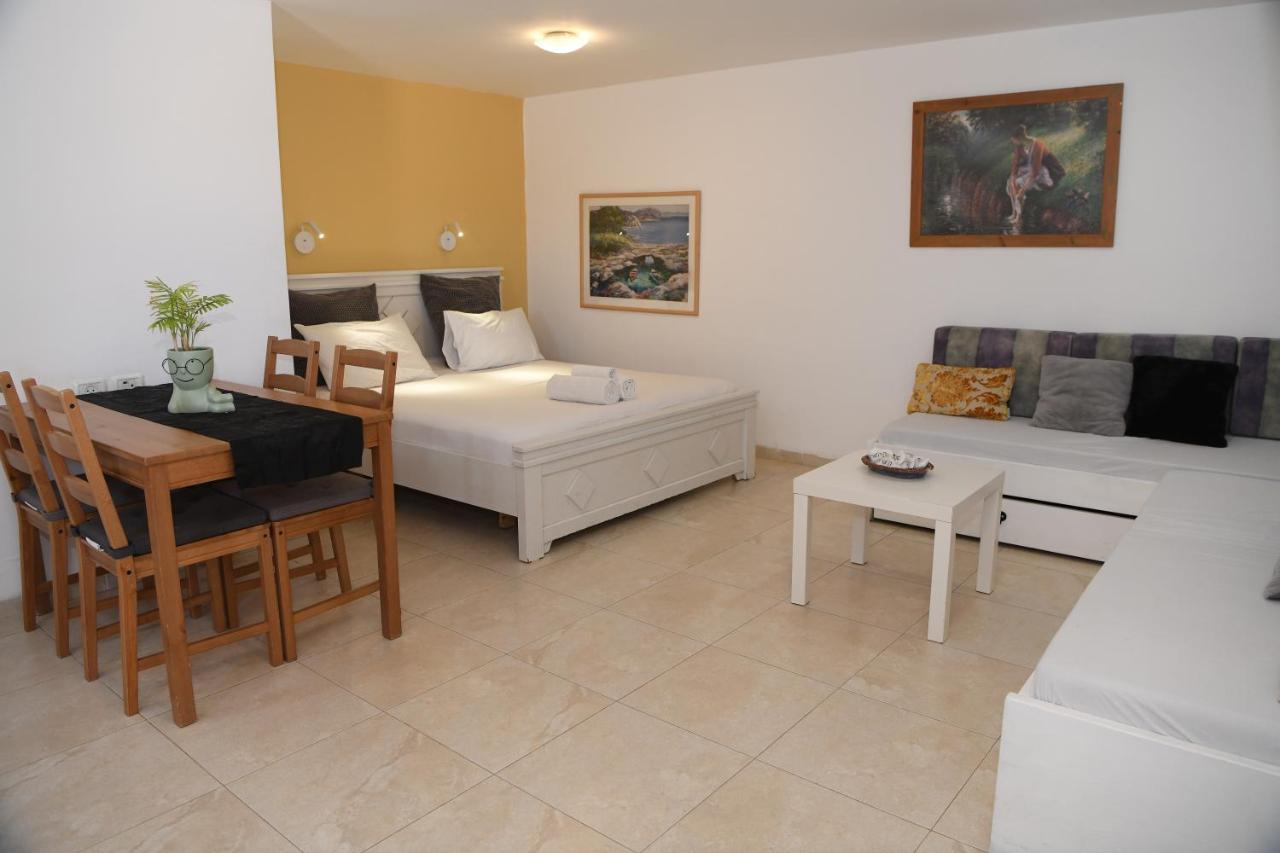 Switzerland In The Arbel Guest House ภายนอก รูปภาพ