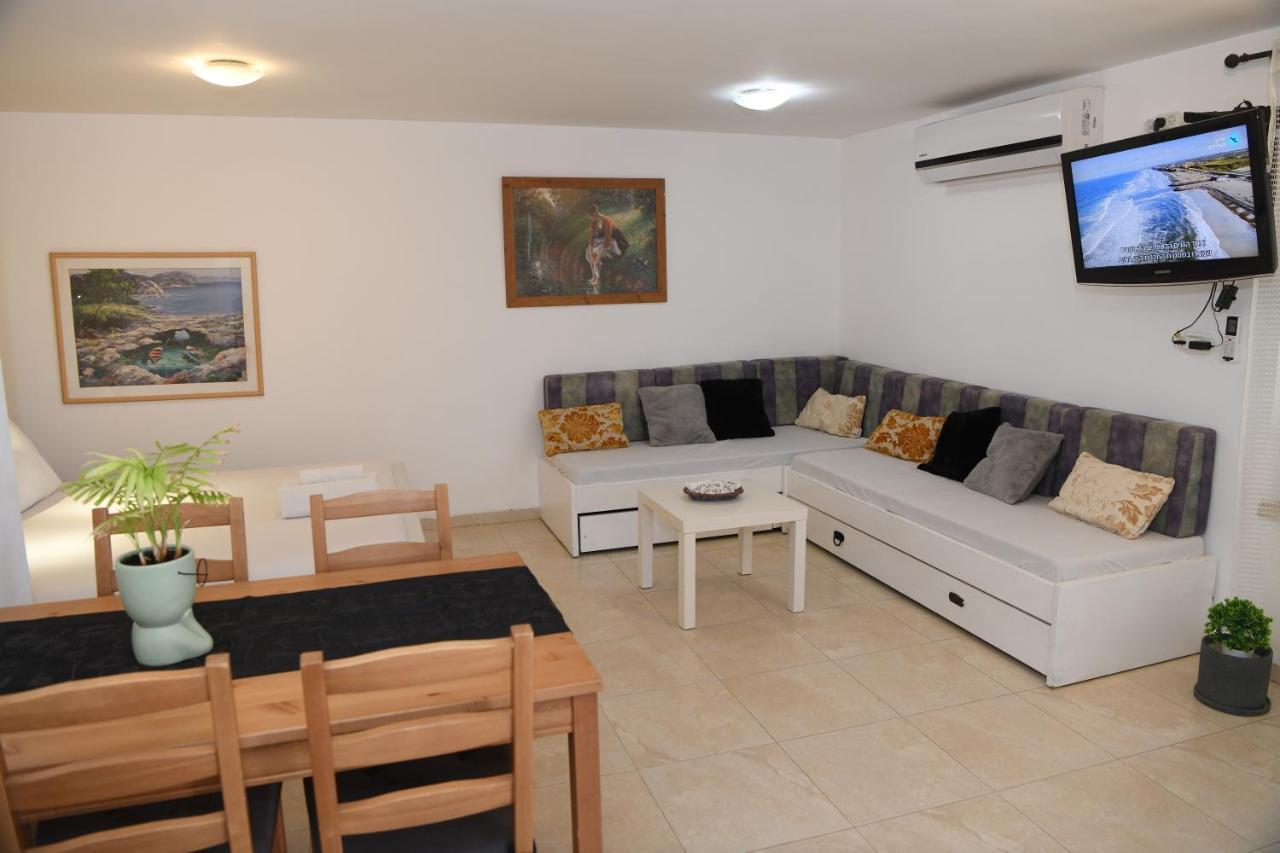 Switzerland In The Arbel Guest House ภายนอก รูปภาพ