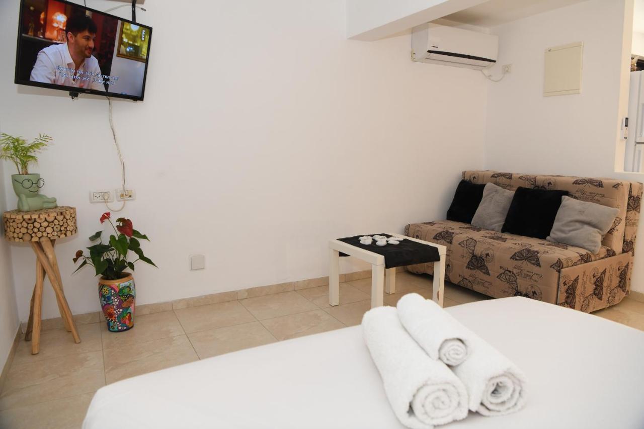 Switzerland In The Arbel Guest House ภายนอก รูปภาพ