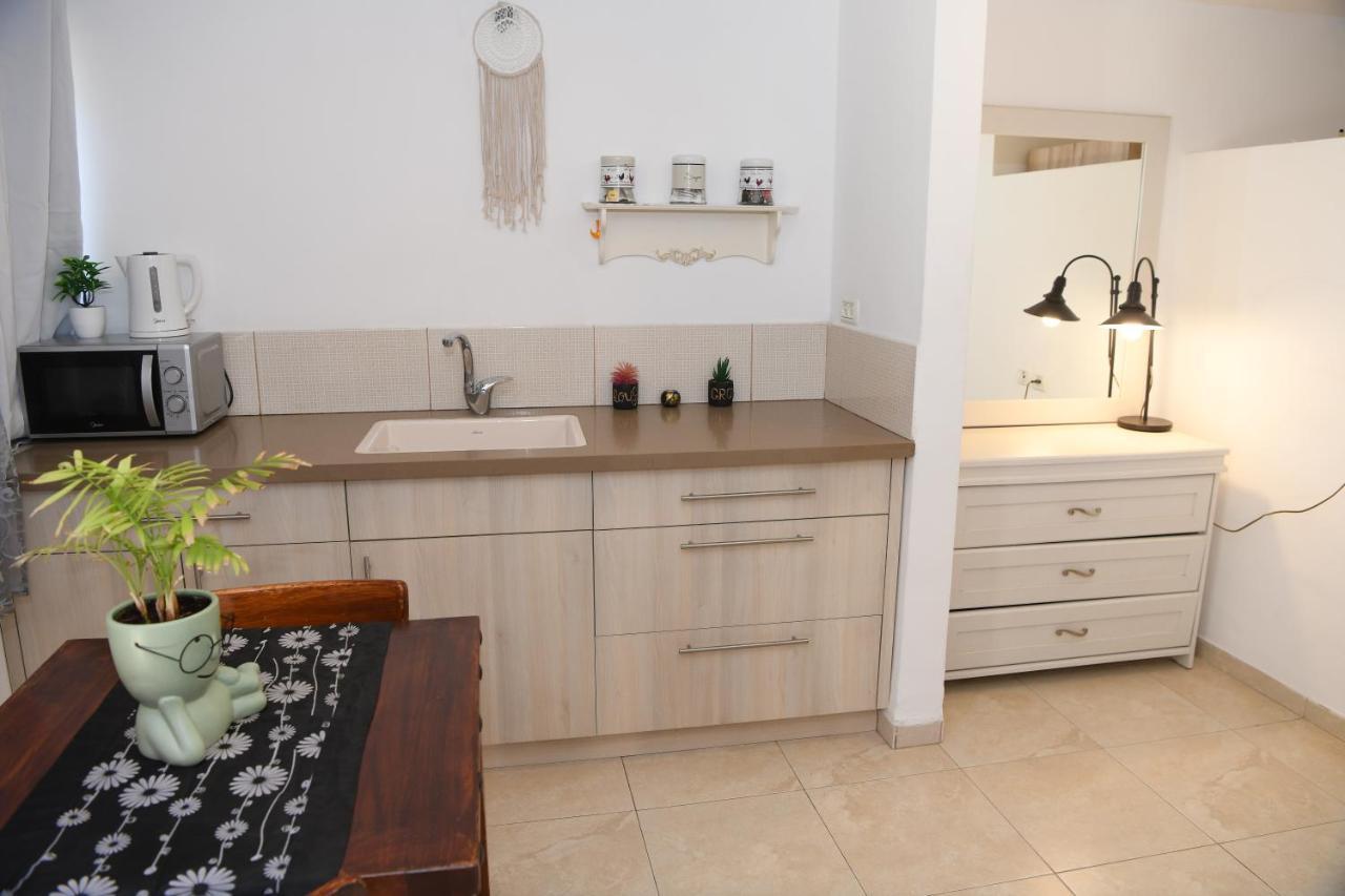 Switzerland In The Arbel Guest House ภายนอก รูปภาพ
